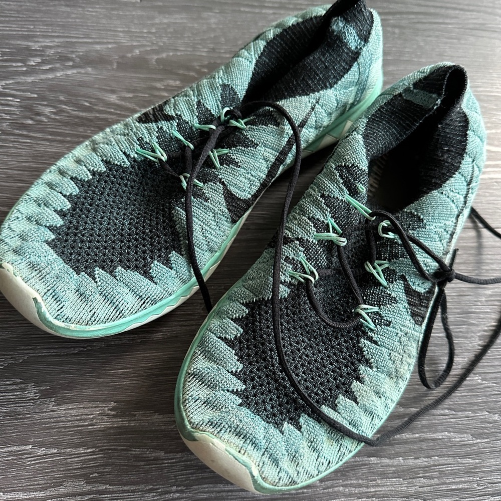 Women’s Nike shoes 8.5